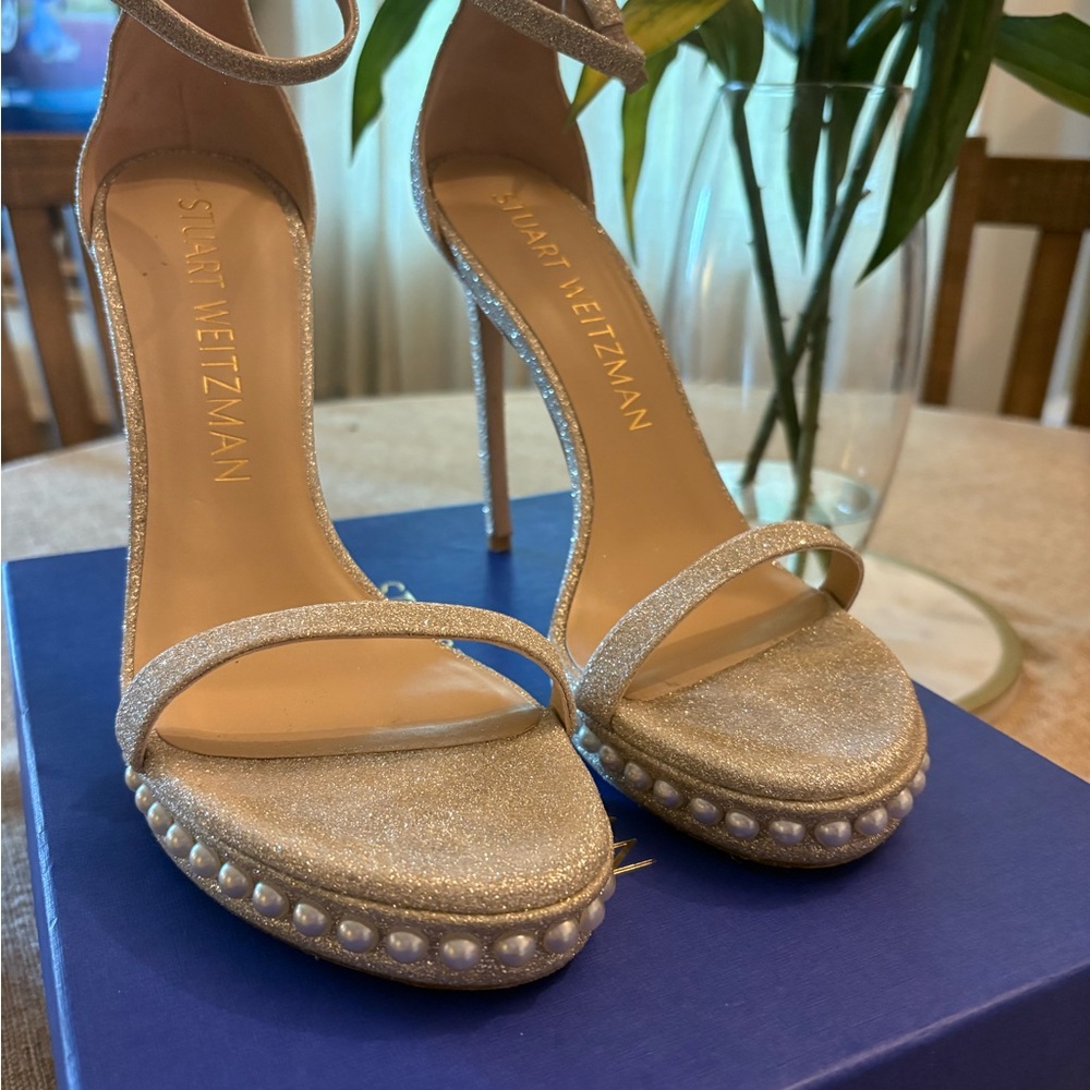 Stuart Weitzman Gold Glitter Women's Heels - Picture 3 of 4